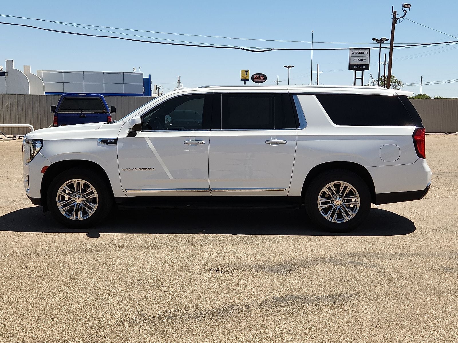 2023 GMC Yukon XL SLT