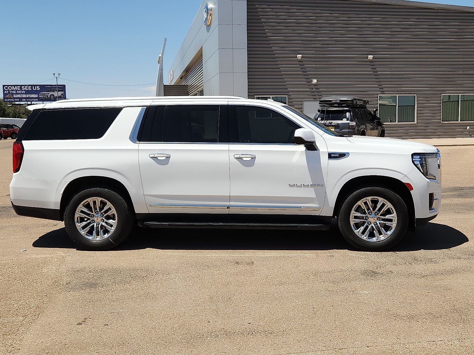 2023 GMC Yukon XL SLT