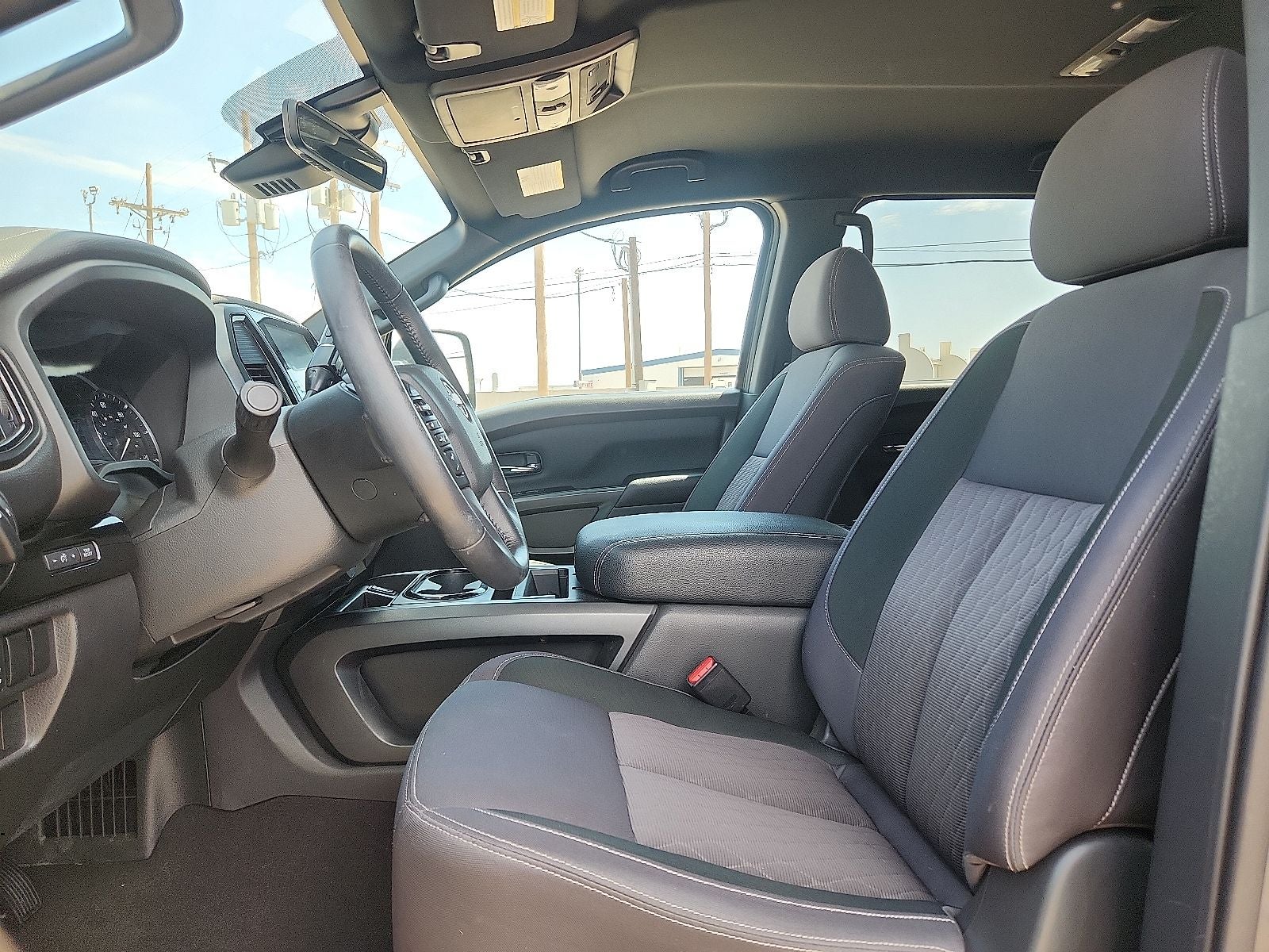 2023 Nissan Titan SV