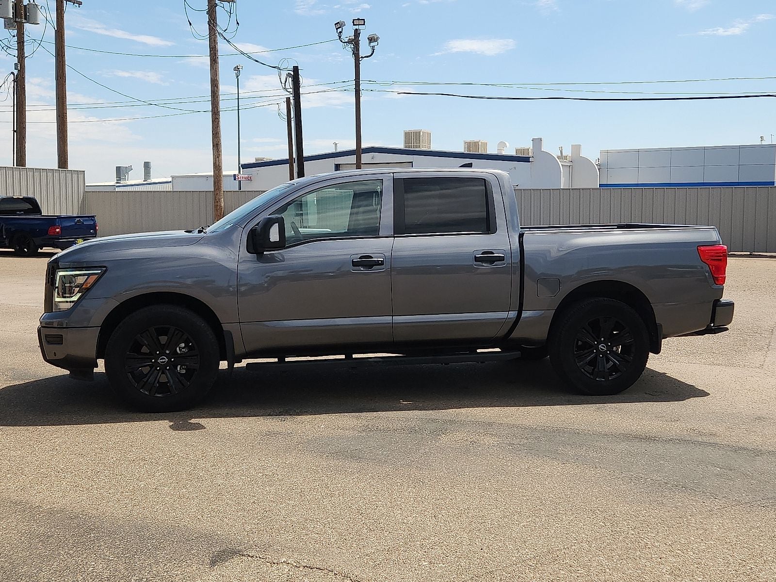 2023 Nissan Titan SV