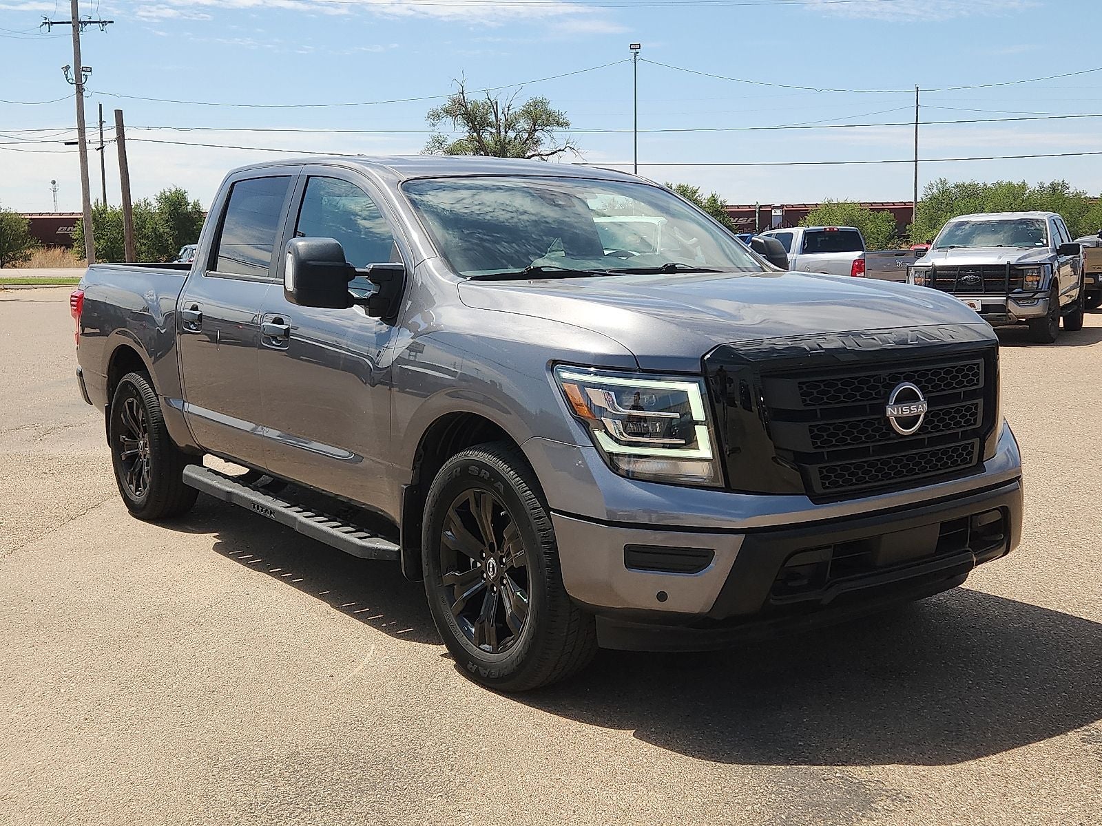 2023 Nissan Titan SV