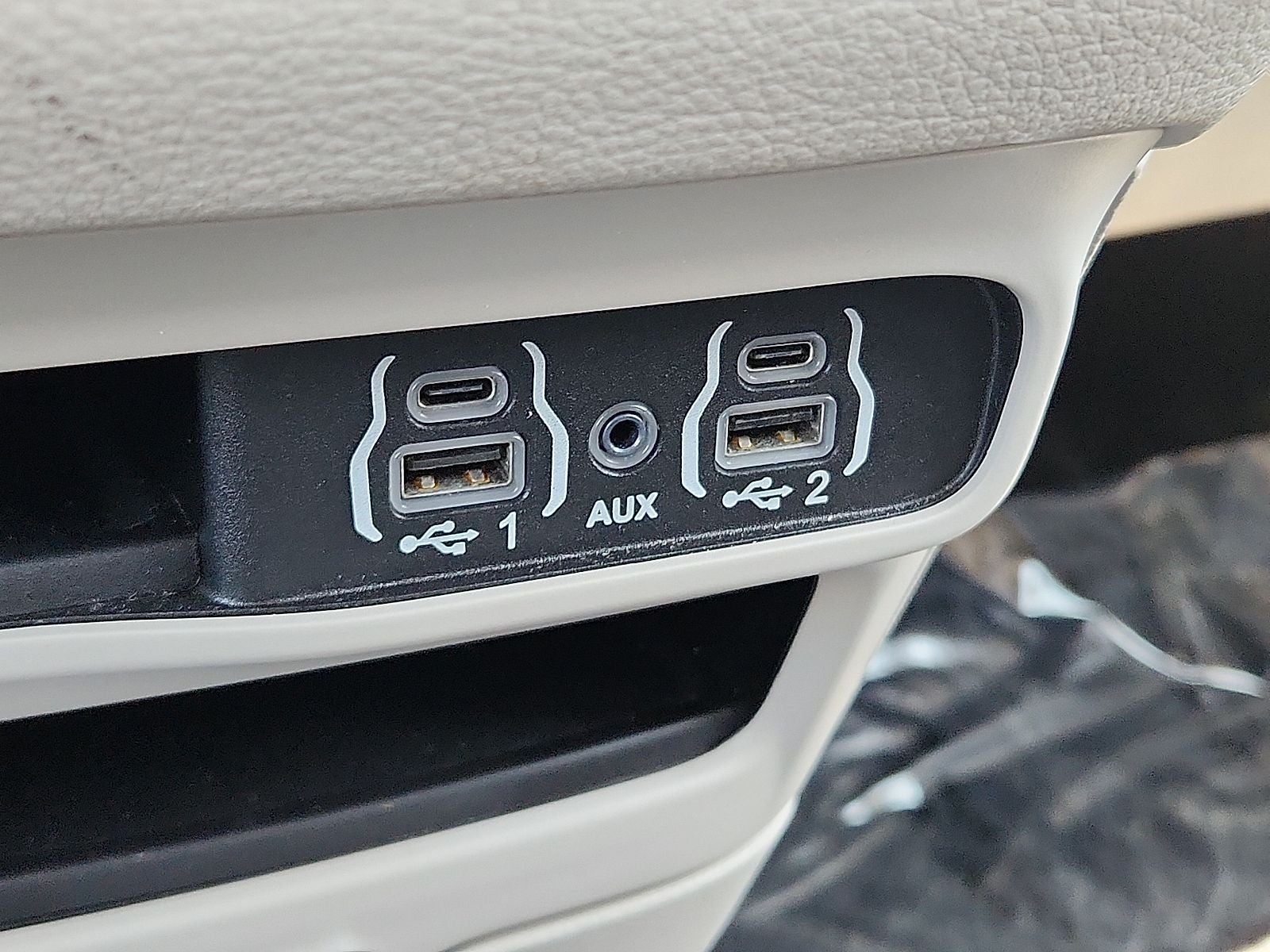 2024 Chrysler Pacifica Select