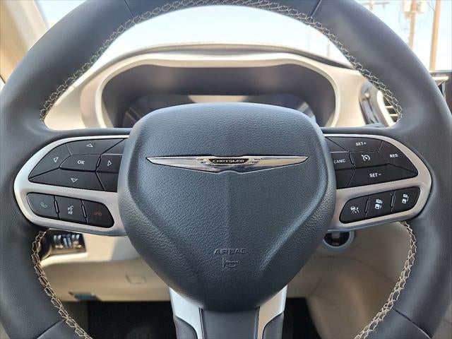 2024 Chrysler Pacifica Select